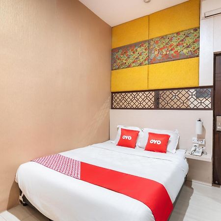 Super Oyo Flagship 91863 Metro House Hotel Сурабая Екстериор снимка