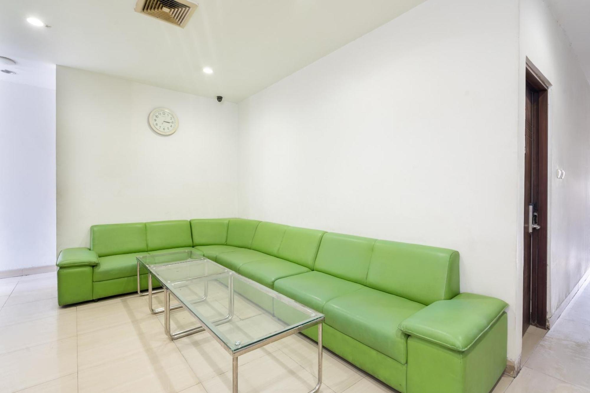 Super Oyo Flagship 91863 Metro House Hotel Сурабая Екстериор снимка