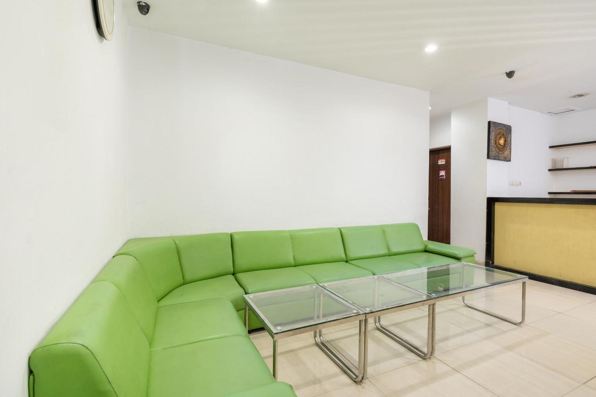 Super Oyo Flagship 91863 Metro House Hotel Сурабая Екстериор снимка