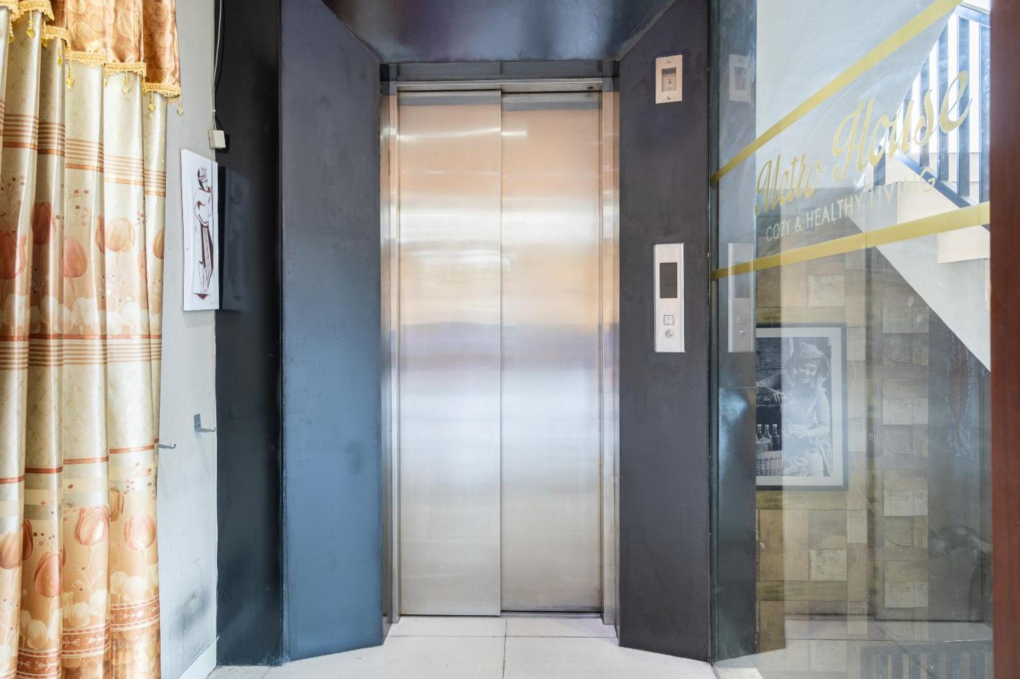 Super Oyo Flagship 91863 Metro House Hotel Сурабая Екстериор снимка